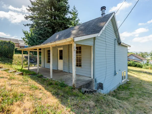 615 SE 6th St, Toledo, OR 97391