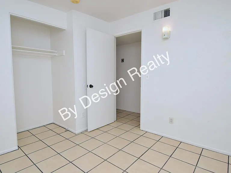 6722 E 45th St — Photo 15