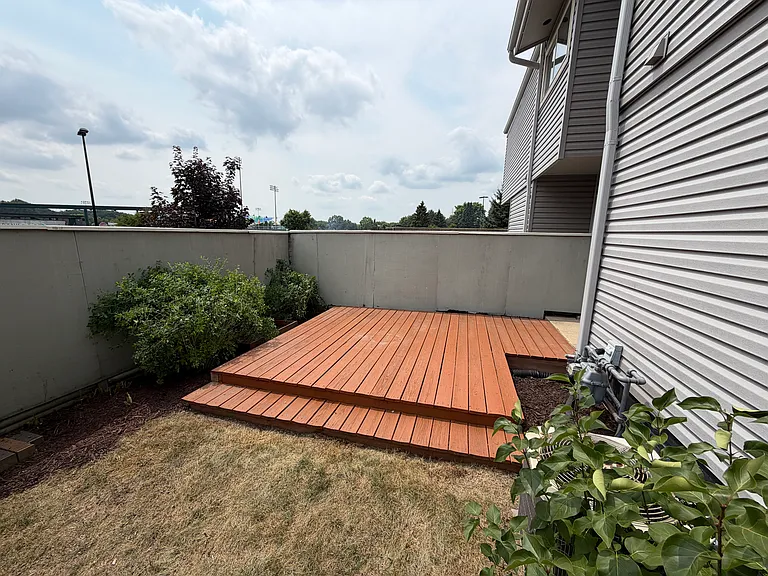 543 East Blf — Photo 14