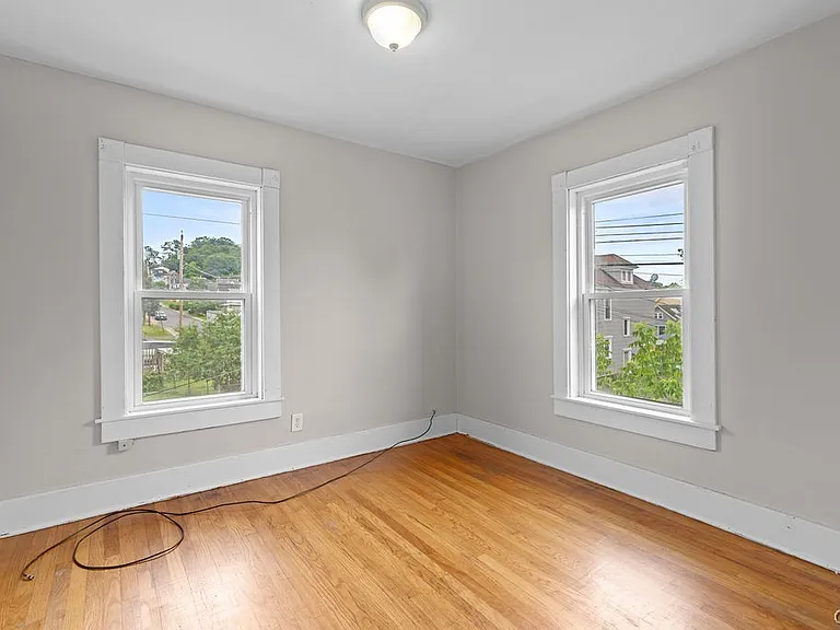 109 Center St — Photo 18