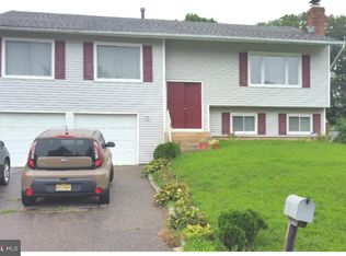 56 Pershing Ln, Sicklerville, NJ 08081