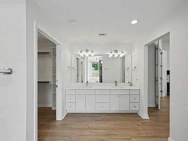 60 La Jolla Cir — Photo 23