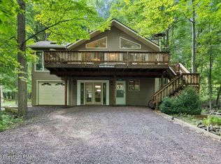 155 Cottontail Ln, Pocono Lake, PA 18347