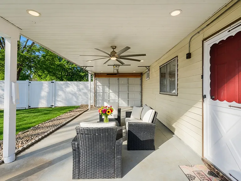 526 Impala Ln — Photo 23