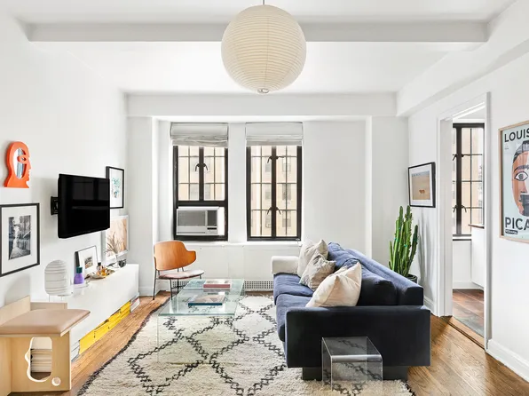 201 West 16th Street image 1 of 9