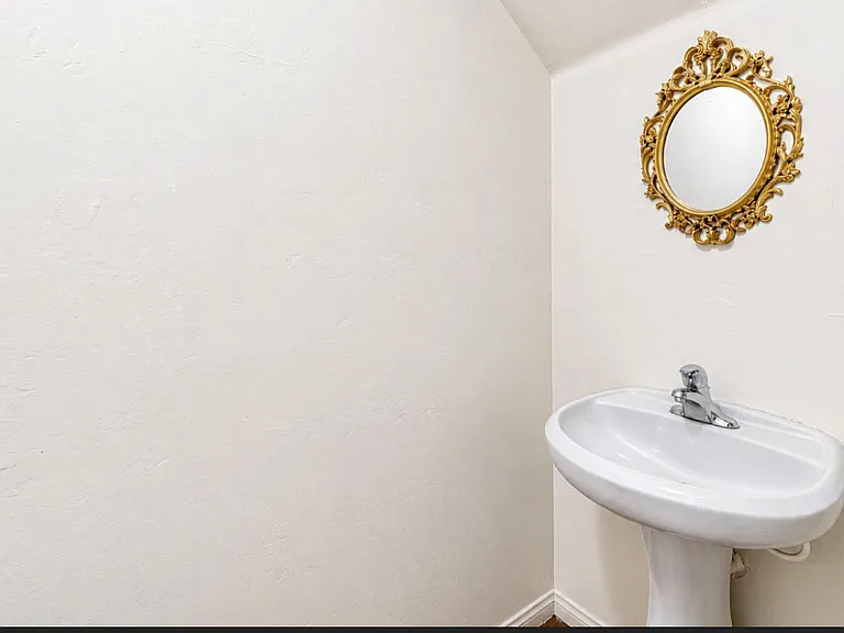 4426 Valpariso Way — Photo 7