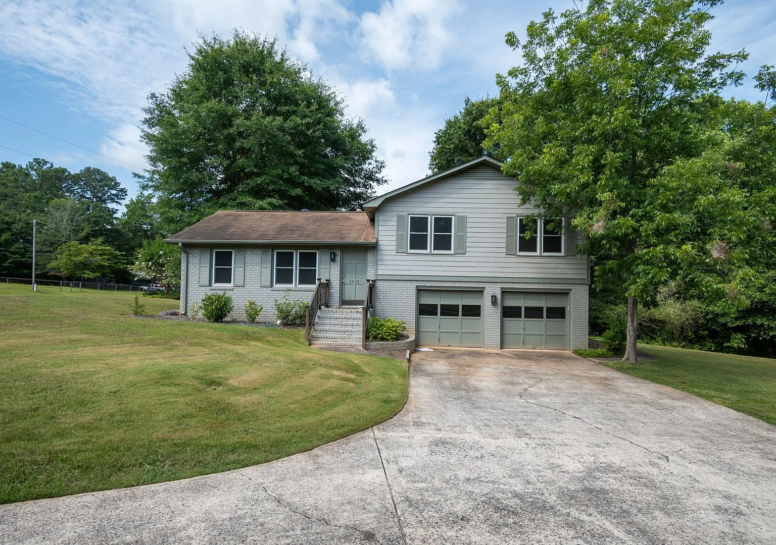1030 Carriage Hill Road - Available NOW! — Photo 2