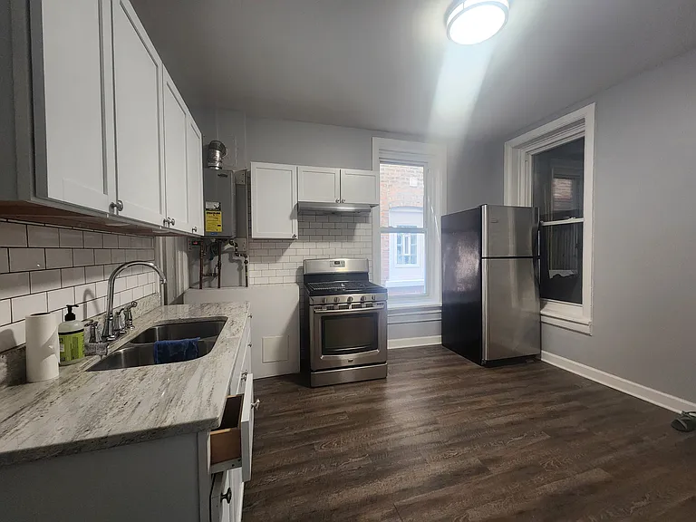 Eat-in kitchen