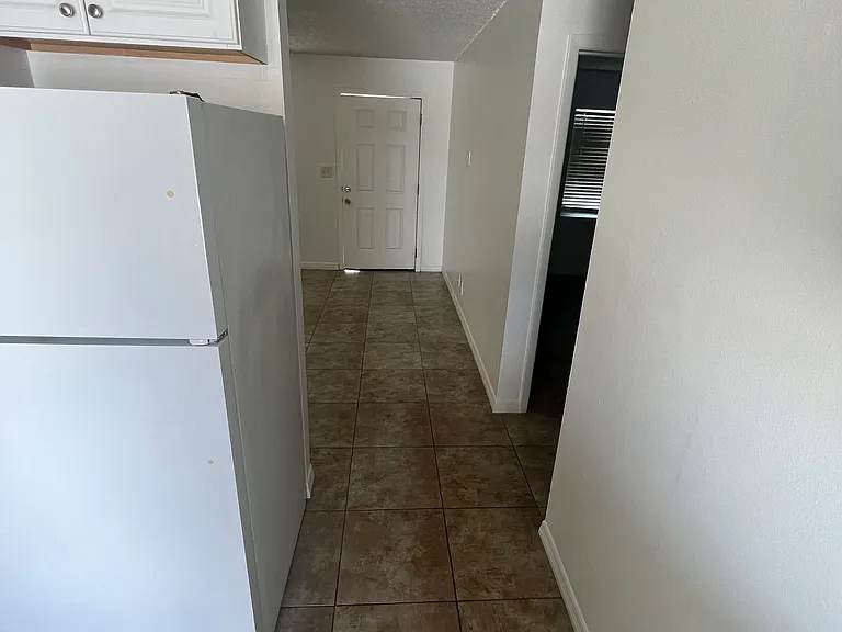 858 93rd Ave N #C — Photo 3