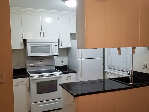 4th image of 1351 Castlemont Ave #9