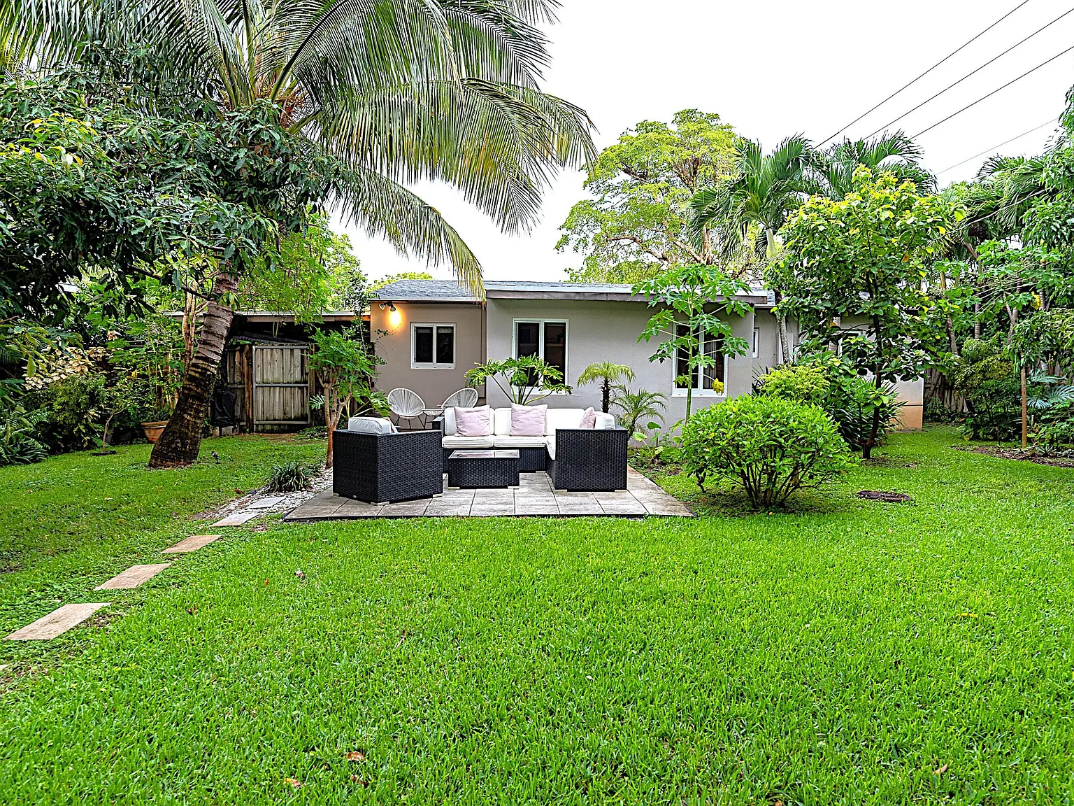 3 bed, 2.0 bath, 1435 sqft, $4,500 — Photo 1