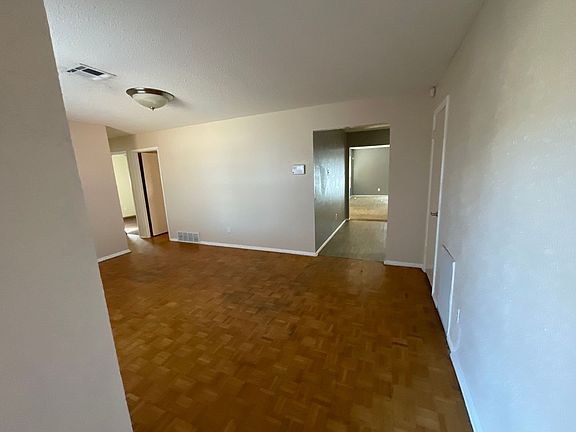 3rd image of 3709 Vickie Dr