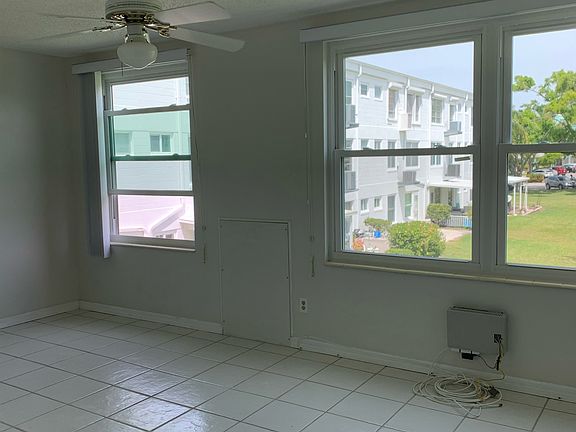 5th image of 2428 Columbia Dr APT 40