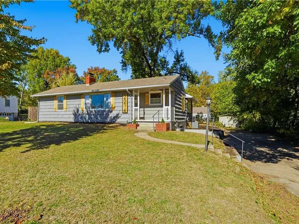 2214 NE 48th St, Kansas City, MO 64118