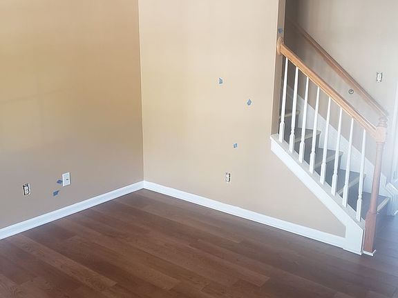 5th image of 3581 Draycott Ave