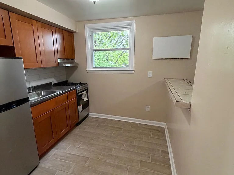2103 Rhawn St — Photo 5