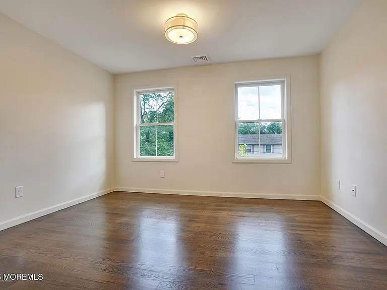 909 Bloomfield Ave — Photo 24
