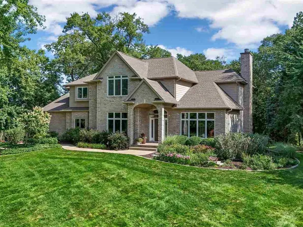 3004 Forest Gate Cir NE, Iowa City, IA 52240