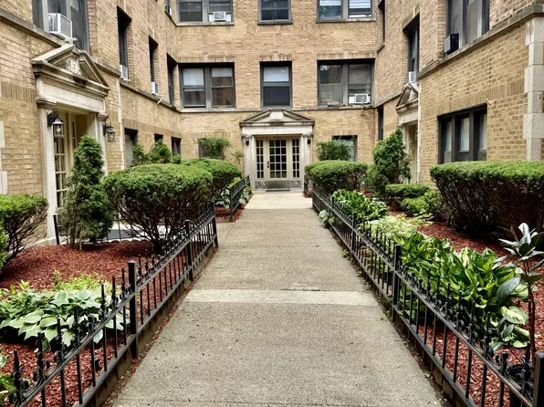 3410 W Carmen Ave #1B, Chicago, IL 60625