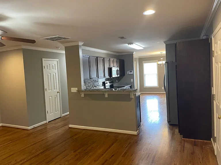 1136 E Lee Rd — Photo 5