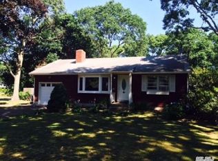 21 Argonne Rd E, Hampton Bays, NY 11946