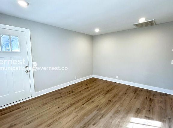 3rd image of 1728 17th Ave N #C