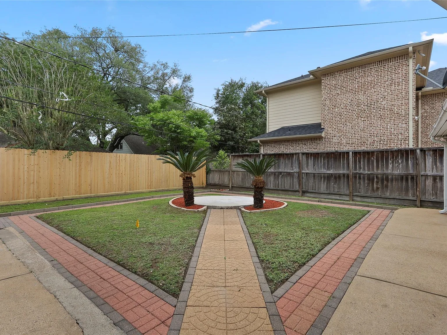 4 bed, 2.0 bath, 2041 sqft, $3,500 — Photo 4