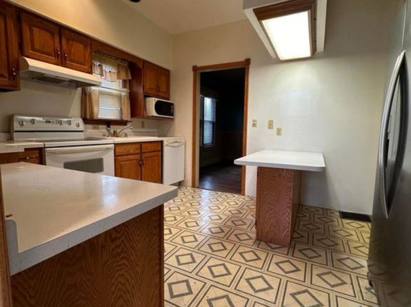 203 E Iroquois St, Kentland, IN 47951