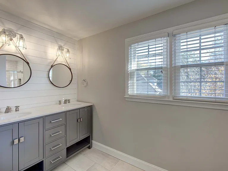 1129 W Main St #4 — Photo 16