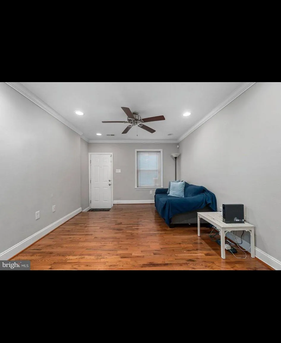 2 bed, 1.5 bath, 1160 sqft, $2,100 — Photo 2