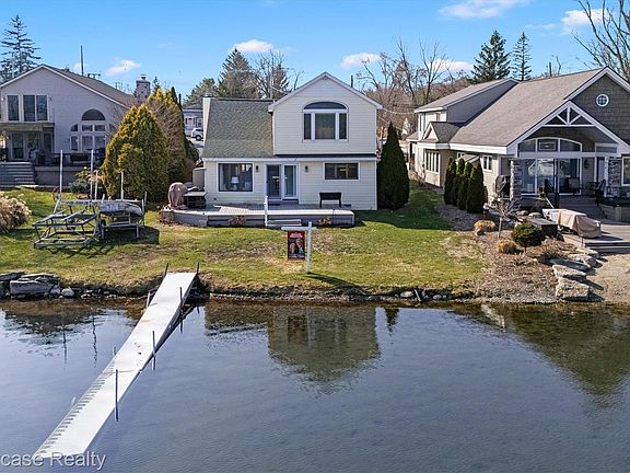 2nd image of 2324 N Duck Lake Rd
