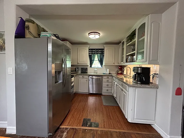 712 Hale St — Photo 12