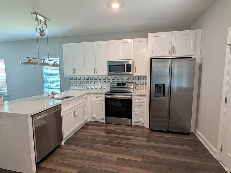 555 Gresham Ln #4A — Photo 3