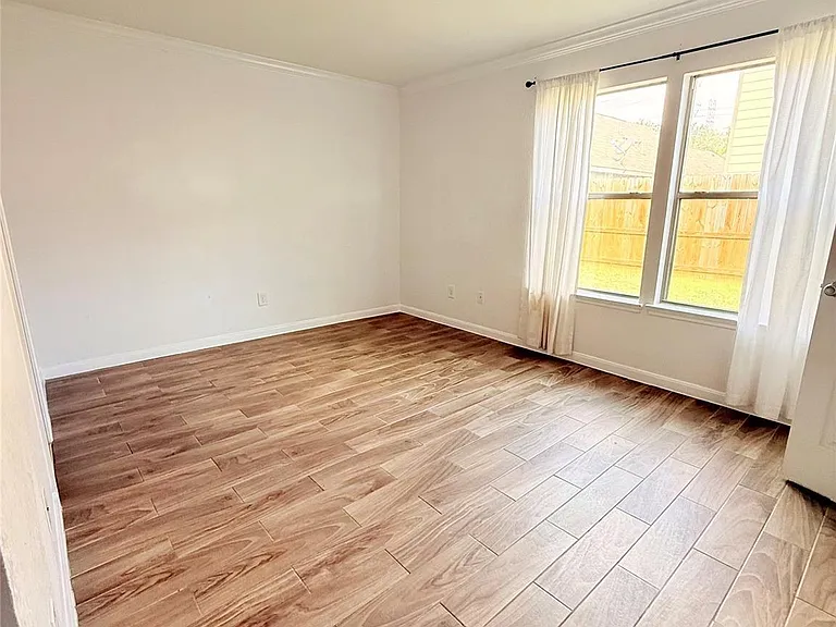 2918 Beacon Grove St — Photo 6