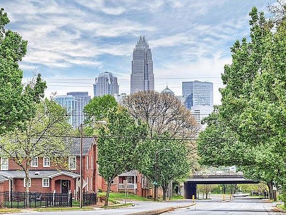 Awesome skyline views directly from your front door