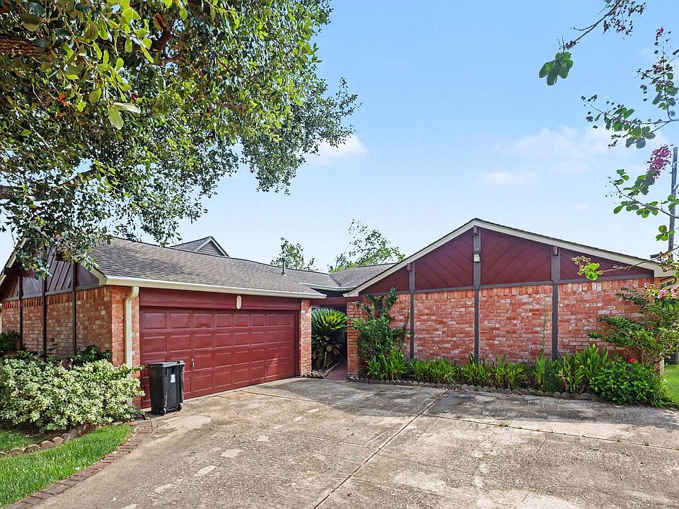 1st image of 22122 Meadowhill Dr