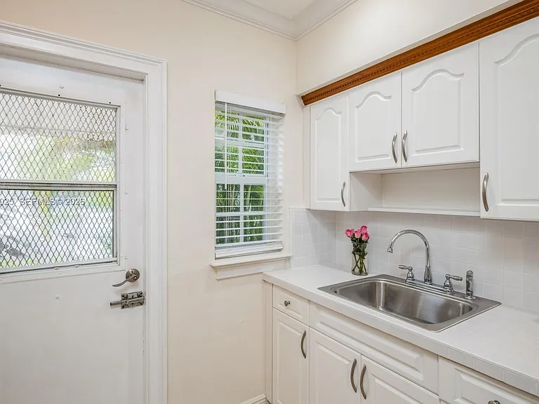 237 Madeira Ave #1 — Photo 22