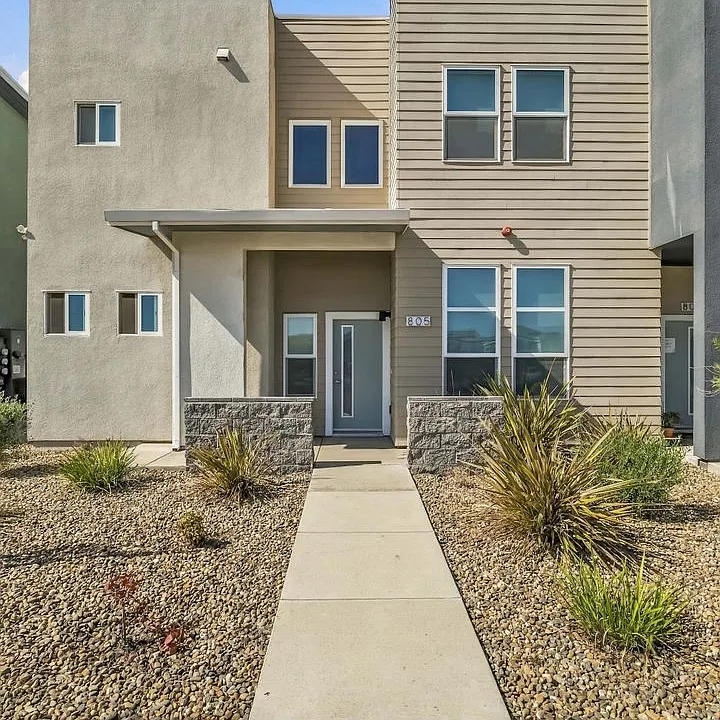 805 Ashwood Way
