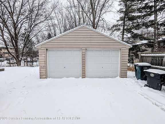 4th image of 825 W Lake Lansing Rd