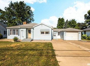 605 S Locust St, Tremont, IL 61568
