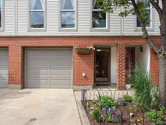 2nd image of 1750 W Julian St #Townhouse