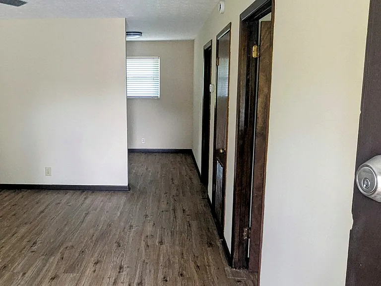 325 Arrowhead Dr — Photo 4