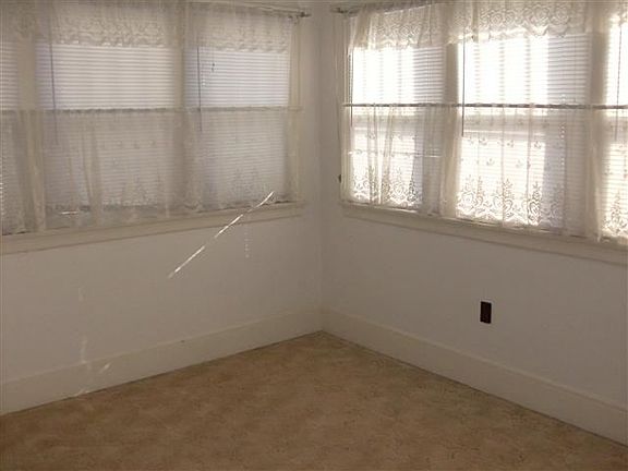 5th image of 1901 College Ave