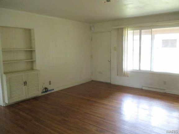 4th image of 2215 Collett Dr