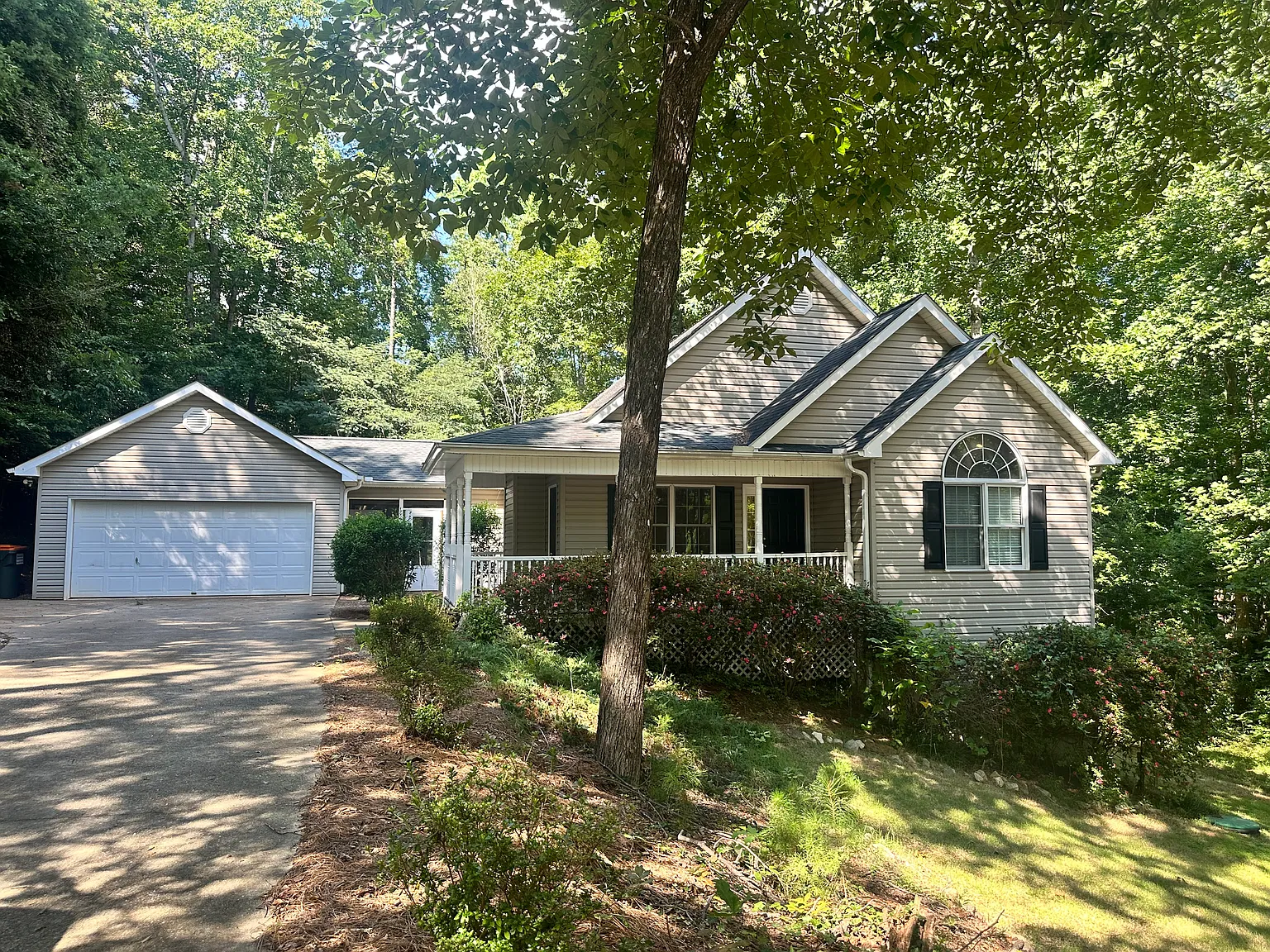 4 bed, 4209 sqft, $3,750 — Photo 1
