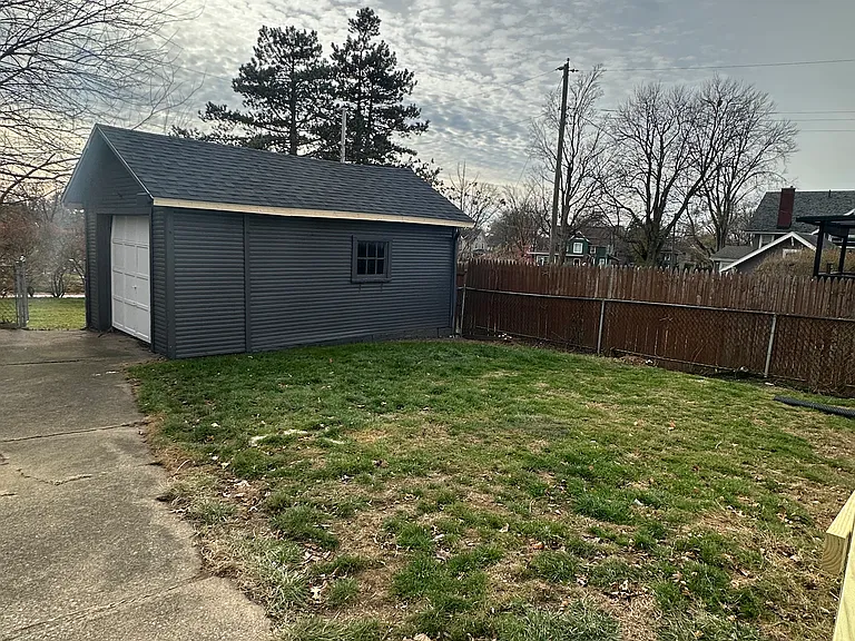 910 Velvet Pl NW — Photo 2