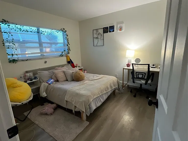 1061 NW 45th St #8 — Photo 10