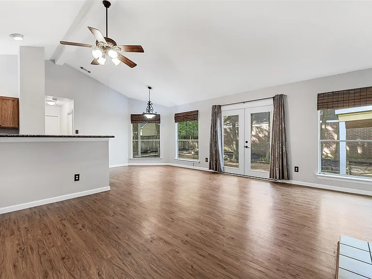 15 Tulip Hill Ct — Photo 3