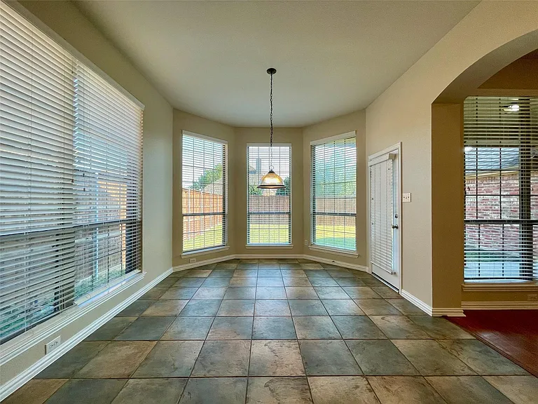 2902 Madison Dr — Photo 11