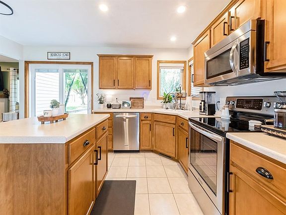 3rd image of 1005 E Lincoln Ave